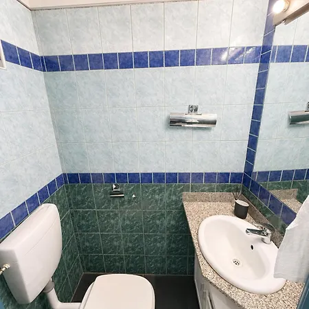 Loft With Free Parking *